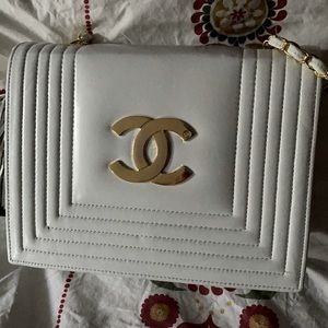 Gorgeous classy White Vintage Chanel Purse
